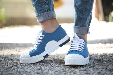 Consejos para combinar zapatos azules de hombre