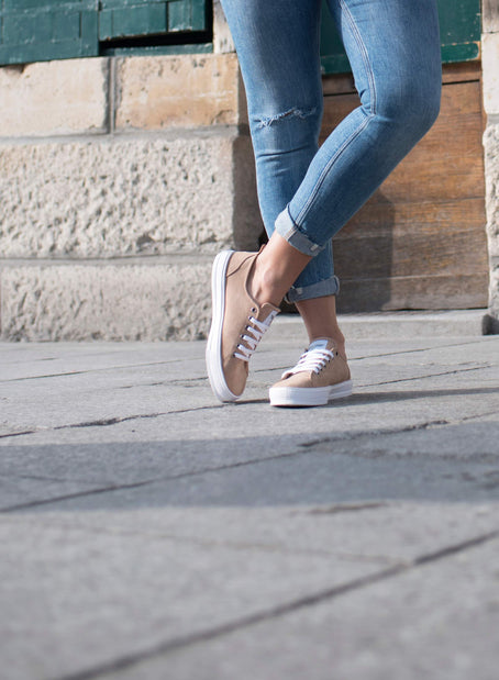 4 razones por las que elegir unas sneakers beige