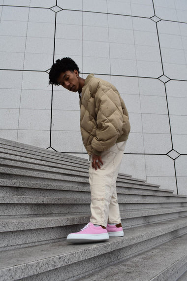 Consejos para combinar zapatillas rosas