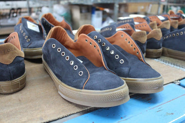 Test: ¿qué sneakers azul marino de mujer van más contigo?