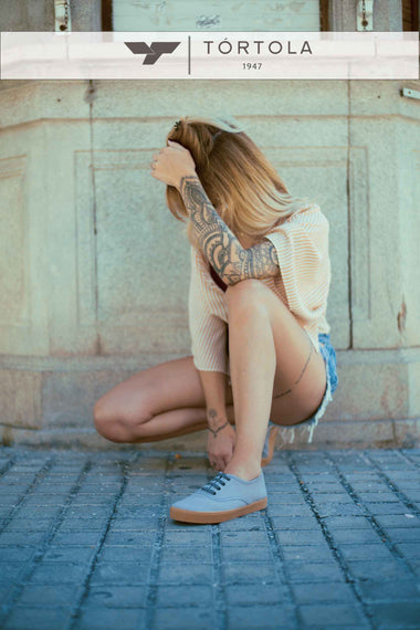 Los mejores modelos de sneakers azules de mujer para verano