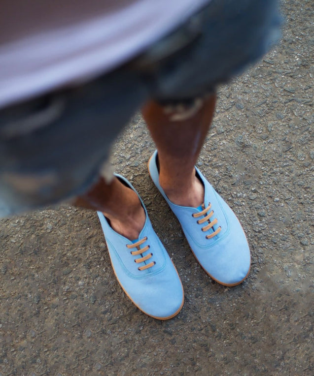 Zapatillas de lona azul para hombre y mujer de Tórtola 1947